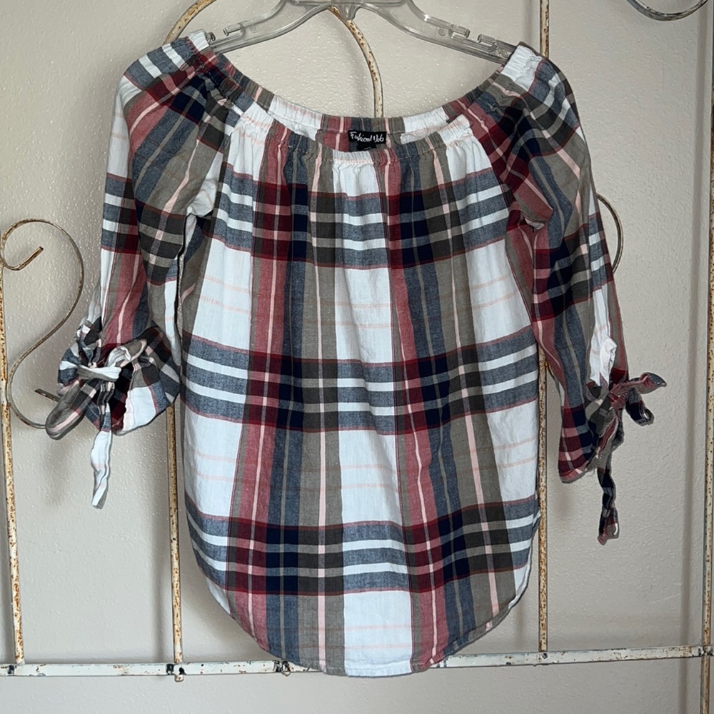 FASHION WEB. OFF SHOULDERS TOP. SIZE M